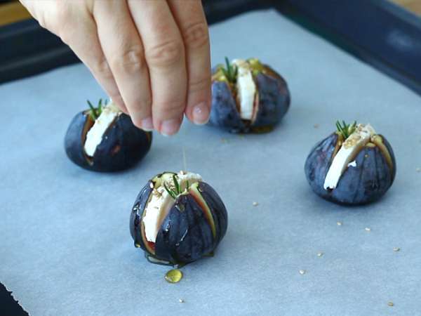 Buah ara panggang dengan keju kambing madu - Persiapan langkah 3