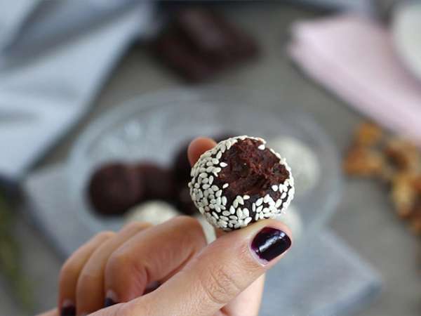 Bola energi dengan kurma - Persiapan langkah 5