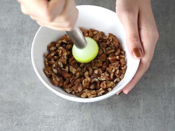 Kue apel, kenari, dan kayu manis - Persiapan langkah 2