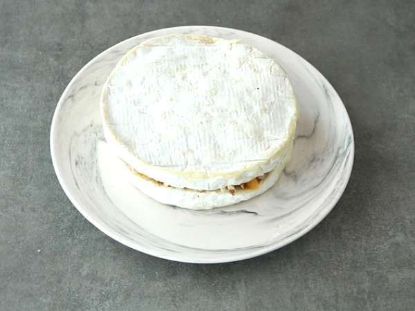 Brie dengan isian aprikot dan almond - Persiapan langkah 4