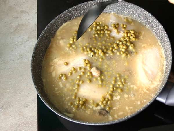 Ikan tongkol, kerang, dan kacang polong rebus - Persiapan langkah 3