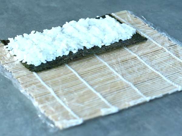 Makis dengan salmon asap dan alpukat - Persiapan langkah 6