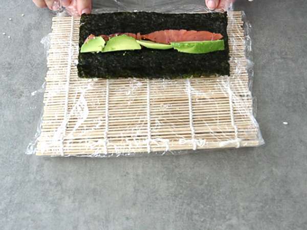 Makis dengan salmon asap dan alpukat - Persiapan langkah 11