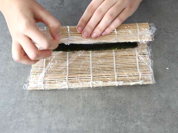 Makis dengan salmon asap dan alpukat - Persiapan langkah 12