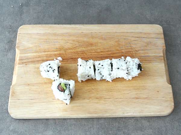 Makis dengan salmon asap dan alpukat - Persiapan langkah 13