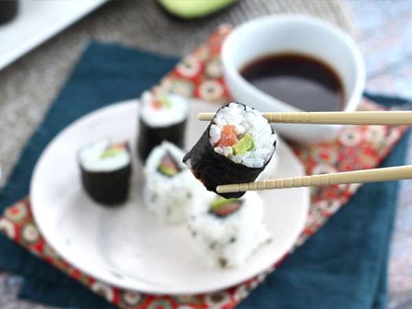 Makis dengan salmon asap dan alpukat - Persiapan langkah 14