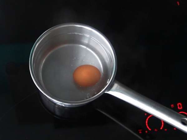 Telur rebus dengan kaviar - Persiapan langkah 1