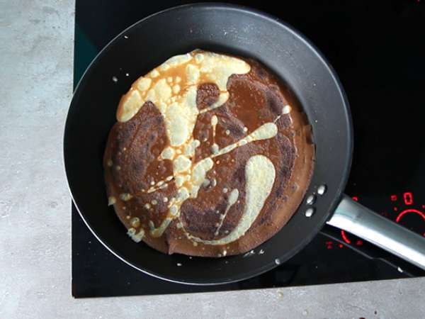 Crepes marmer vanila dan cokelat - Persiapan langkah 5