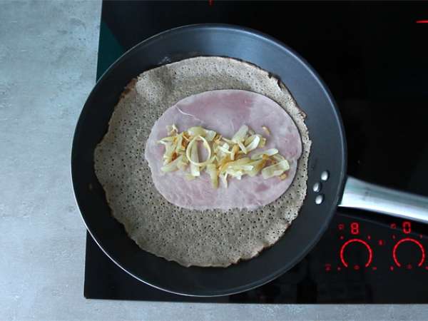 Pancake soba dengan bayam, ham, dan keju kambing - Persiapan langkah 2