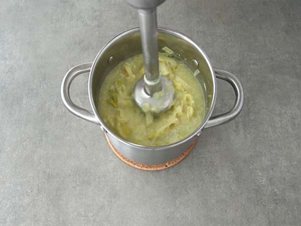 Daun bawang, santan dan sup kari - Persiapan langkah 3