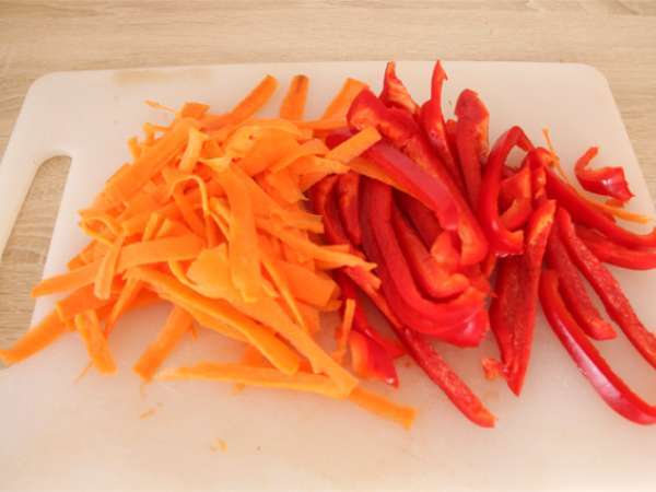 Pasta Thailand (mie krim kelapa dengan udang dan sayuran) - Persiapan langkah 1