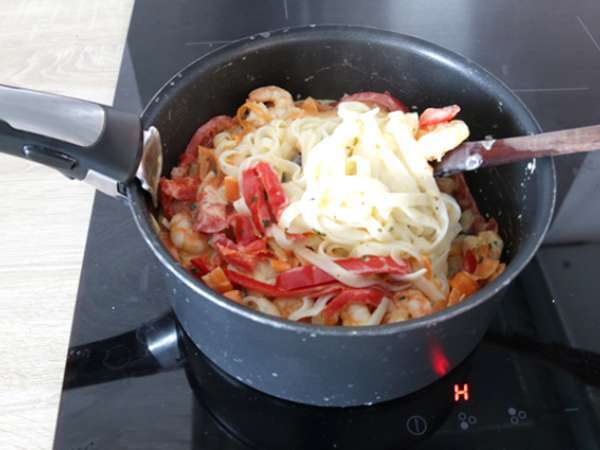 Pasta Thailand (mie krim kelapa dengan udang dan sayuran) - Persiapan langkah 3