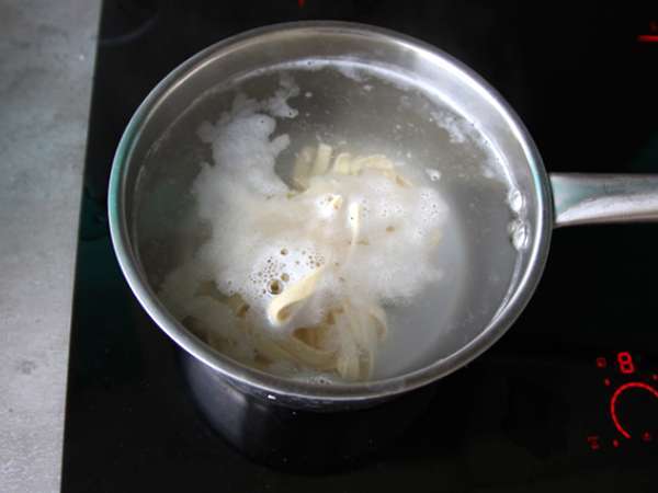 Tagliatelle dengan salmon asap dan adas manis - Persiapan langkah 1