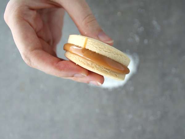 Alfajores - Roti pendek Argentina dengan selai susu dan kelapa - Persiapan langkah 6