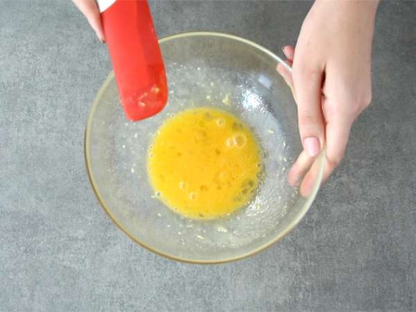 Chiacchiere di carnevale - bugnes panggang Italia - Persiapan langkah 1