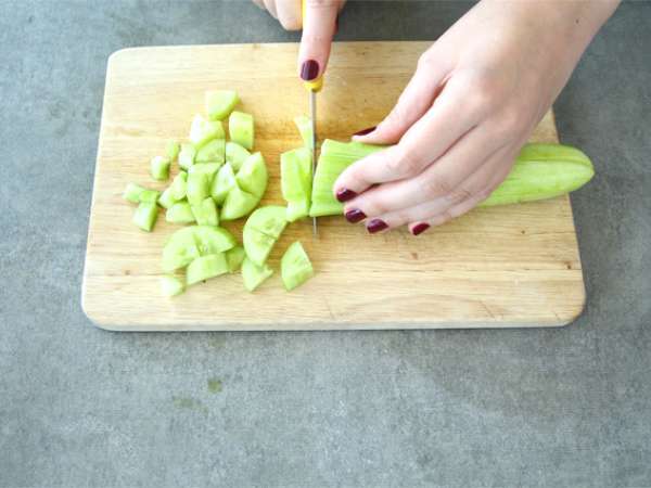 Mentimun dengan saus yoghurt - Persiapan langkah 1
