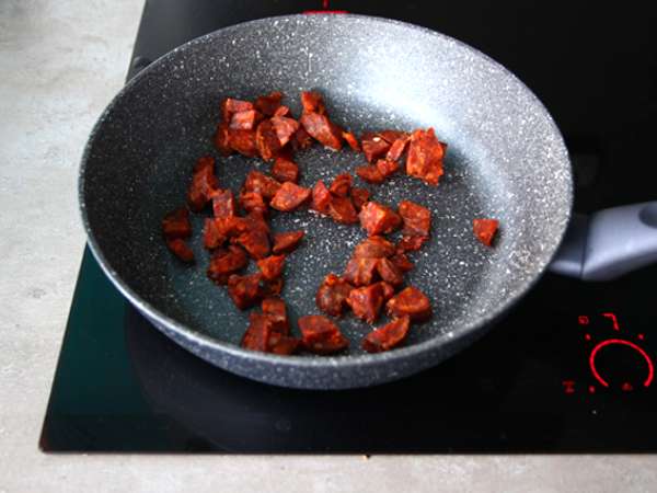 Pasta dengan chorizo - Persiapan langkah 1