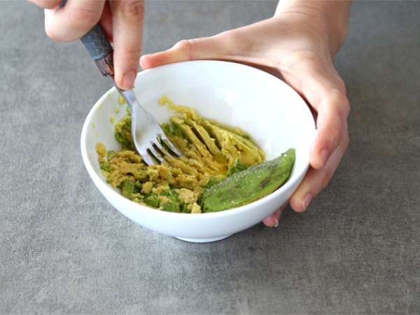 Roti panggang alpukat dengan telur rebus - Persiapan langkah 1