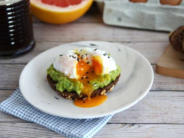 Roti panggang alpukat dengan telur rebus - Persiapan langkah 4