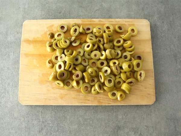 Kue ham dan keju dengan buah zaitun hijau - Persiapan langkah 1