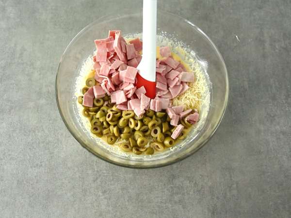 Kue ham dan keju dengan buah zaitun hijau - Persiapan langkah 2