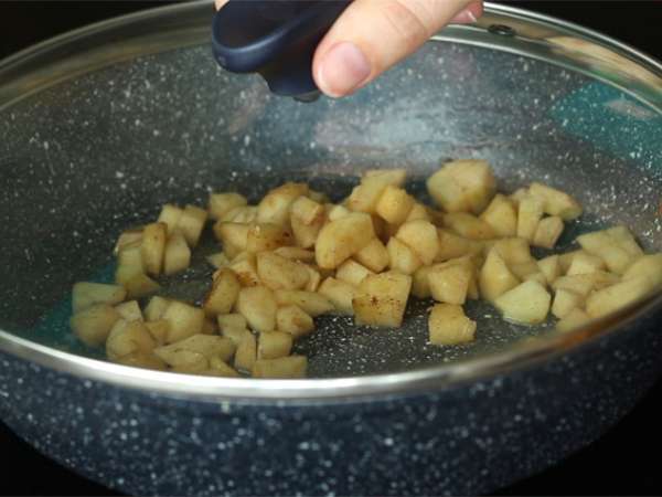 Samoussas apel dan kayu manis - Persiapan langkah 1