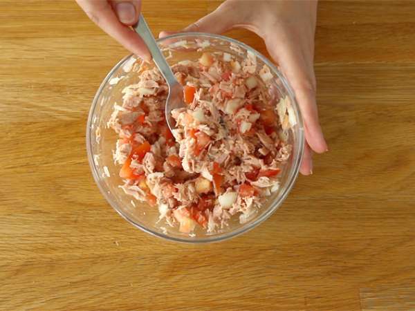 Tuna dan tomat samoussas - Persiapan langkah 1