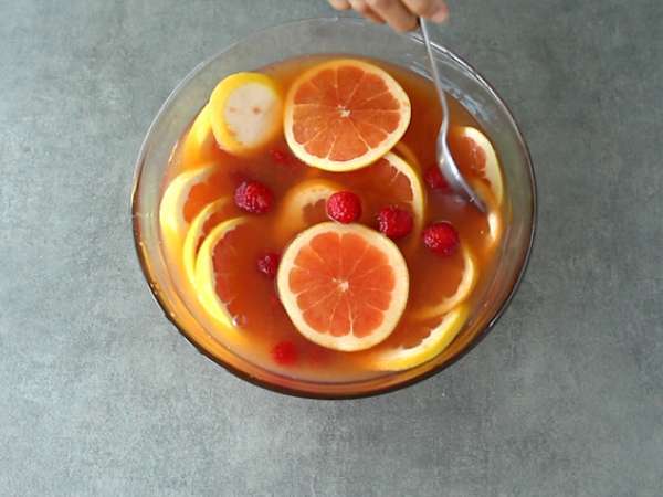 Sangria merah muda dengan anggur rosé - Persiapan langkah 2