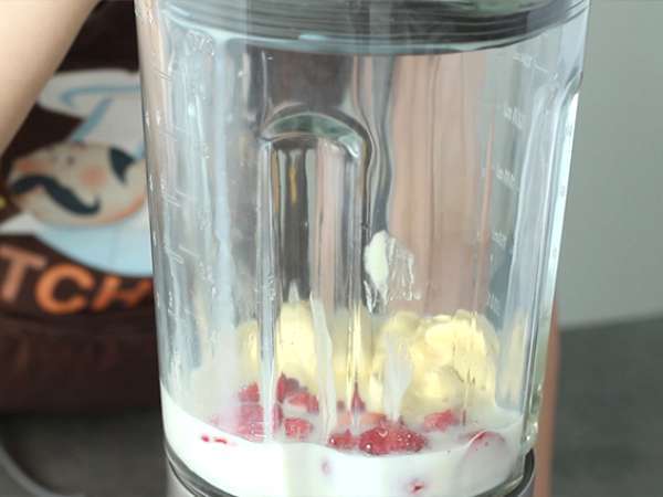 Milkshake stroberi dan vanila - Persiapan langkah 2
