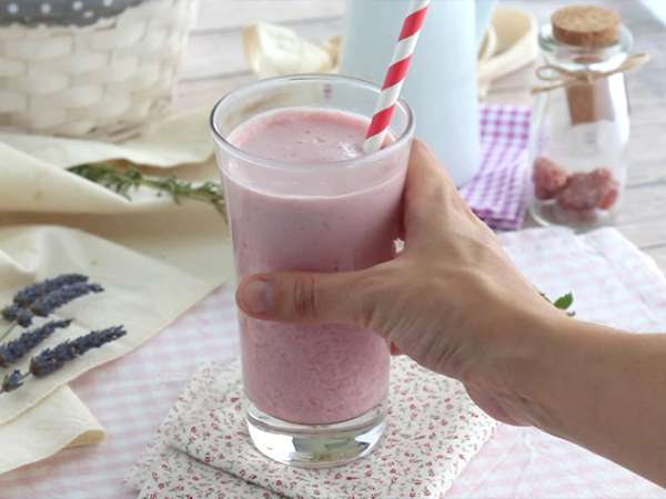 Milkshake raspberry dan stroberi - Persiapan langkah 3