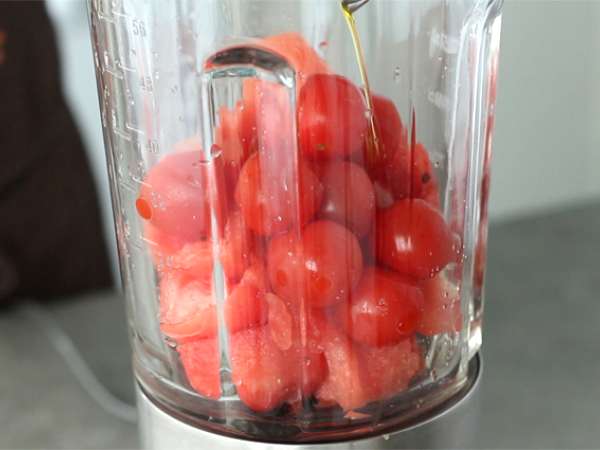 Sup semangka dan tomat dingin - Persiapan langkah 1