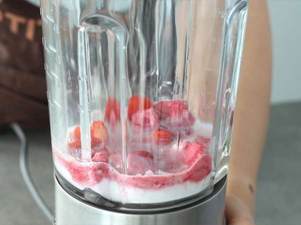Milkshake buah merah vegan - Persiapan langkah 2