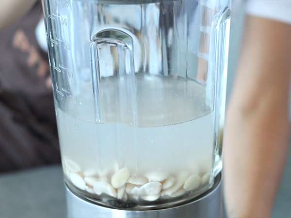 Susu almond buatan sendiri - Persiapan langkah 2