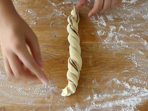 Roti yang dikepang dengan Nutella - Persiapan langkah 4