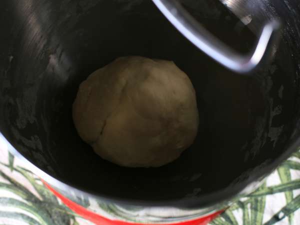 Roti gulung yang dikepang dengan pesto - Persiapan langkah 1