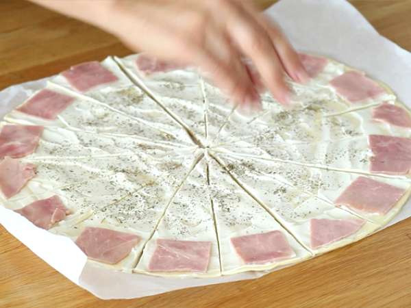 Puff pastry croissant dengan ham dan fromage frais - Persiapan langkah 2
