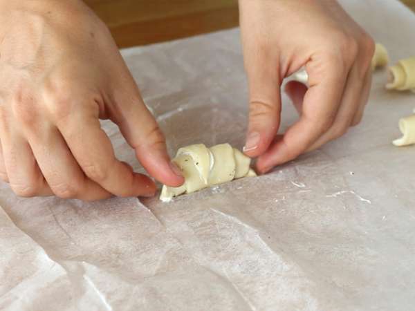 Puff pastry croissant dengan ham dan fromage frais - Persiapan langkah 4