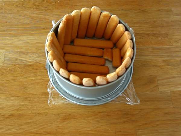 Pir dan almond panggang charlotte - Persiapan langkah 1