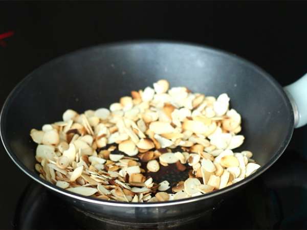 Pir dan almond panggang charlotte - Persiapan langkah 3