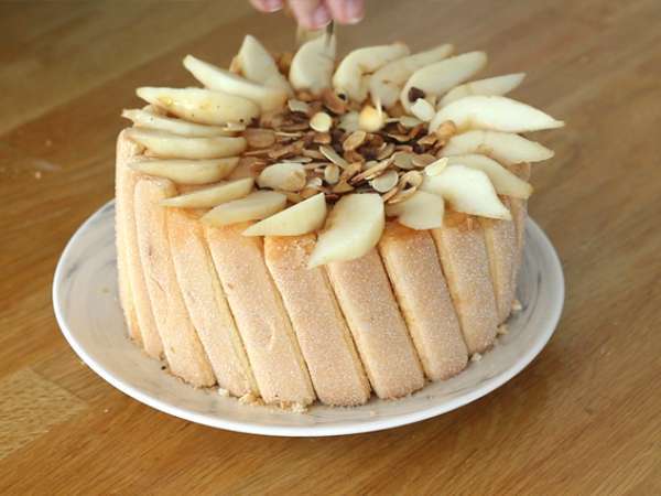 Pir dan almond panggang charlotte - Persiapan langkah 7