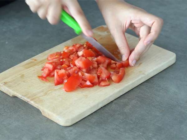 Muffin tuna, tomat, dan feta - Persiapan langkah 1