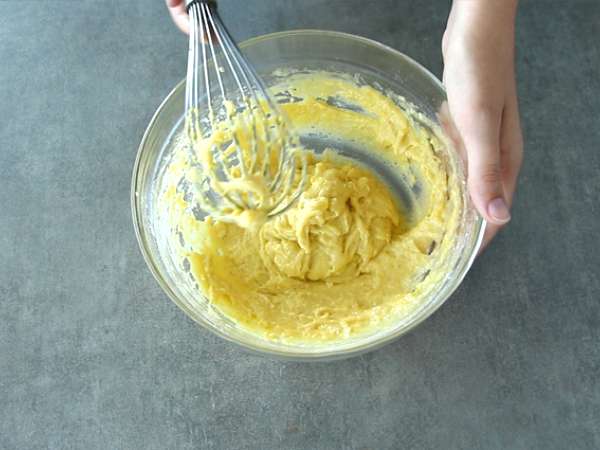 Muffin tuna, tomat, dan feta - Persiapan langkah 2