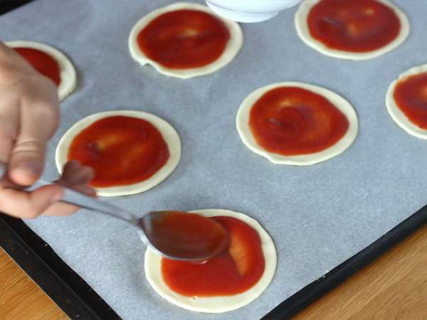 Kue puff pizza mumi - Persiapan langkah 2