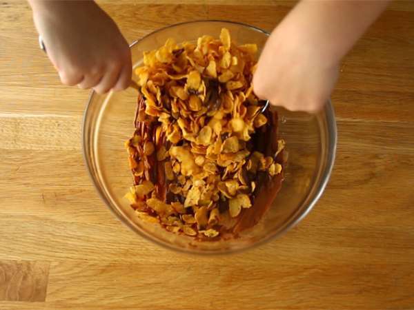 Kue pasir merah muda rusa Natal - Persiapan langkah 1