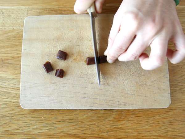 Lolipop cokelat panas: cokelat hitam + Carambar - Persiapan langkah 1