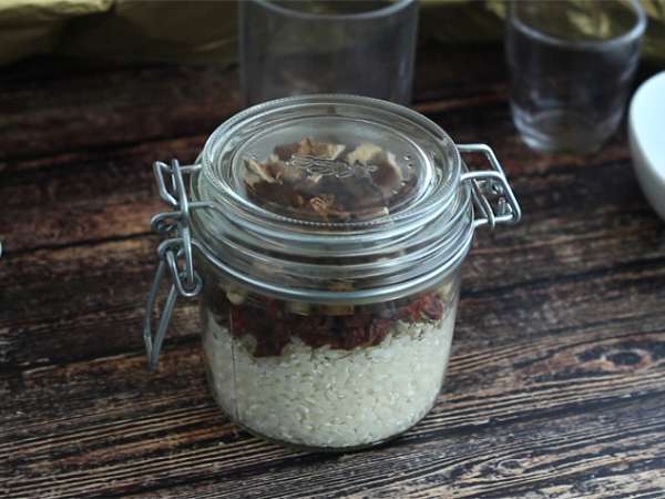 Kit risotto jamur dan tomat kering matahari - Persiapan langkah 1