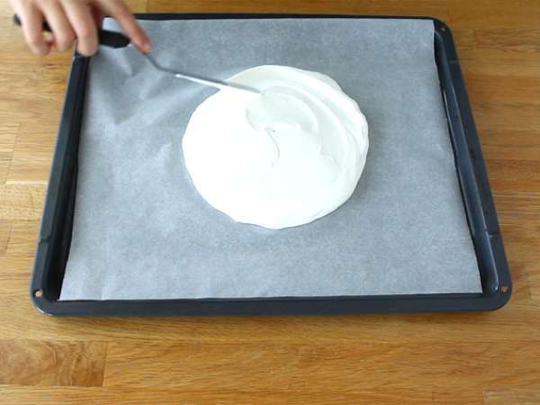 Pavlova buah eksotis yang mudah - Persiapan langkah 2