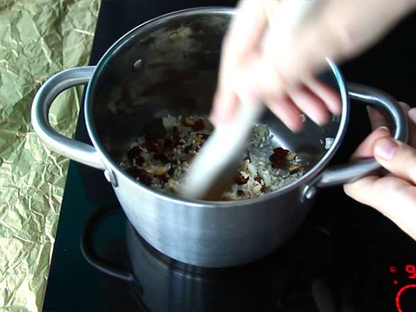 Risotto vegetarian dengan tomat dan jamur yang dijemur - Persiapan langkah 2