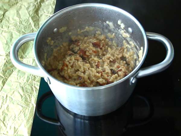 Risotto vegetarian dengan tomat dan jamur yang dijemur - Persiapan langkah 4