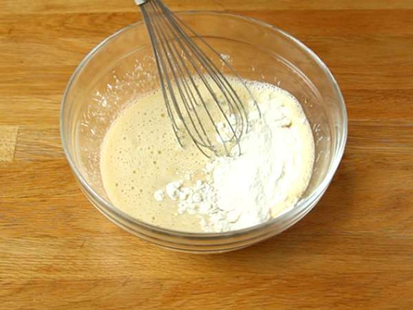 Adonan pancake dengan bir - Persiapan langkah 2